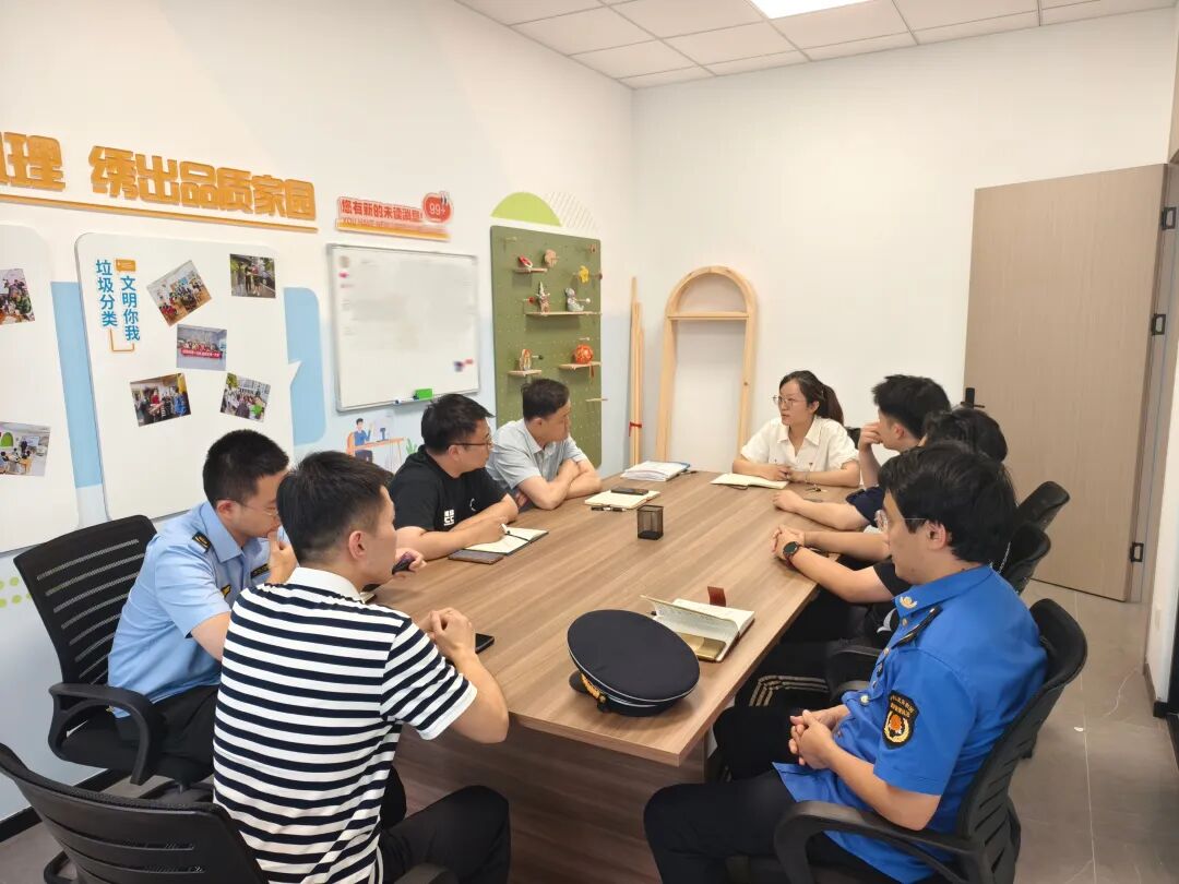 6月26日,席星竹与政府部门工作人员一起召开协商议事会。受访者供图